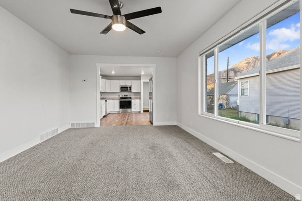 Image 7 of property listing at 674 E 9TH, Ogden, UT 84404