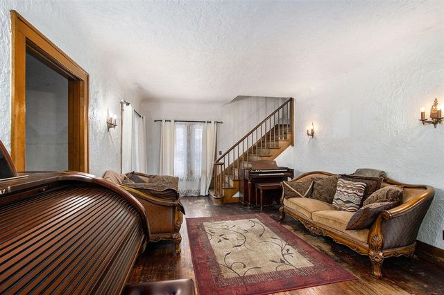 601 N Kalamazoo Street, Paw Paw, MI 49079