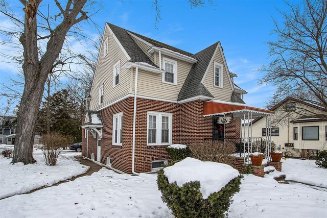 601 N Kalamazoo Street, Paw Paw, MI 49079