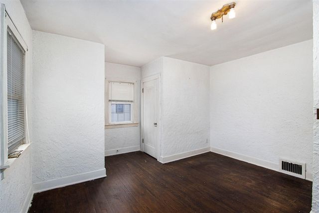 601 N Kalamazoo Street, Paw Paw, MI 49079