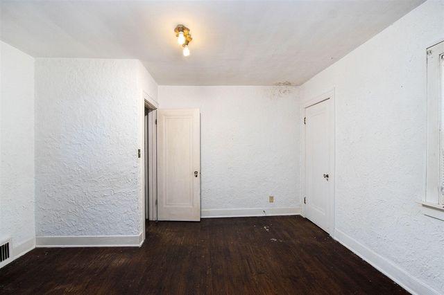 601 N Kalamazoo Street, Paw Paw, MI 49079