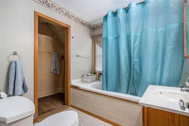 601 N Kalamazoo Street, Paw Paw, MI 49079