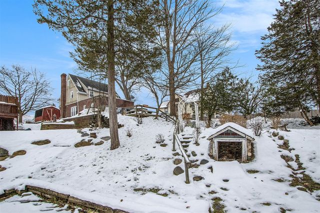 601 N Kalamazoo Street, Paw Paw, MI 49079