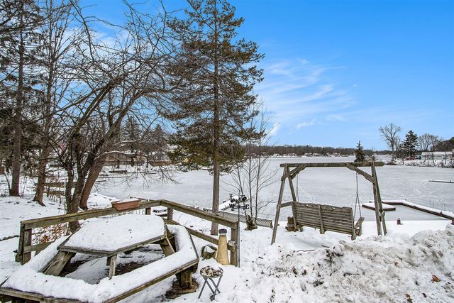 601 N Kalamazoo Street, Paw Paw, MI 49079