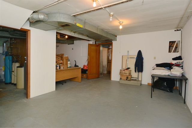 601 N Kalamazoo Street, Paw Paw, MI 49079