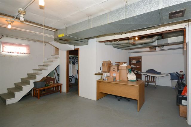 601 N Kalamazoo Street, Paw Paw, MI 49079