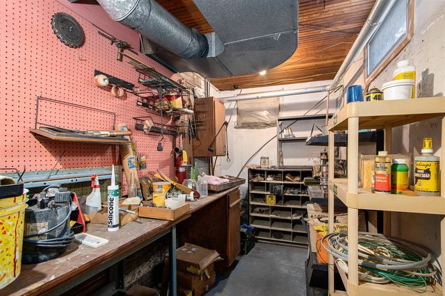 601 N Kalamazoo Street, Paw Paw, MI 49079