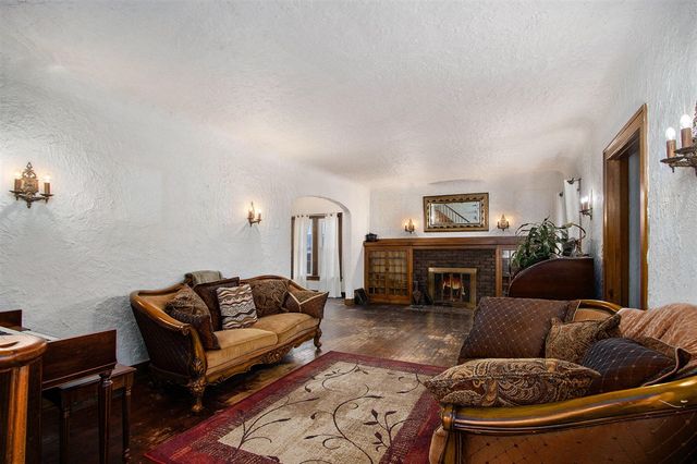 601 N Kalamazoo Street, Paw Paw, MI 49079