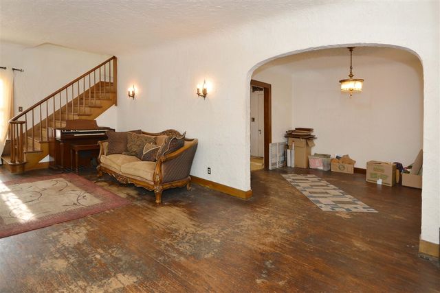 601 N Kalamazoo Street, Paw Paw, MI 49079