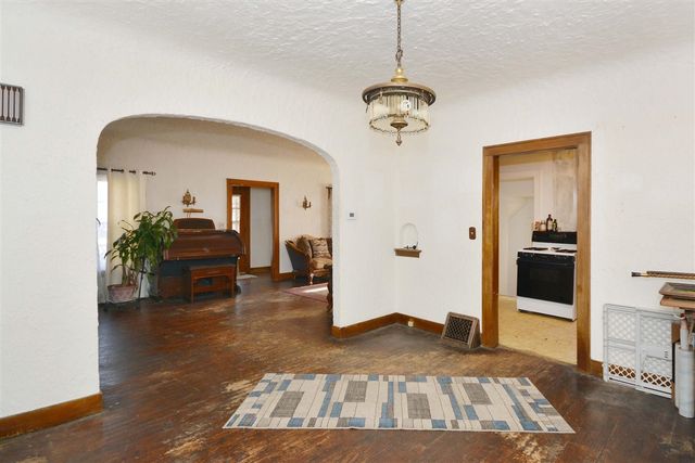 601 N Kalamazoo Street, Paw Paw, MI 49079