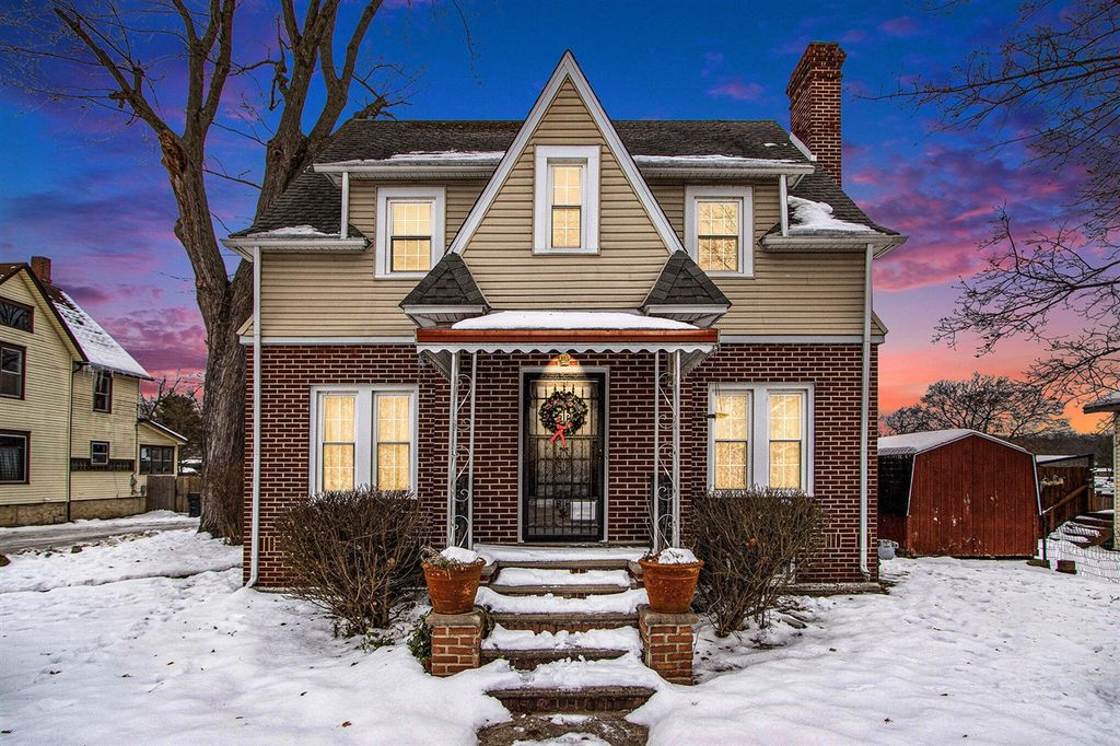 601 N Kalamazoo Street, Paw Paw, MI 49079