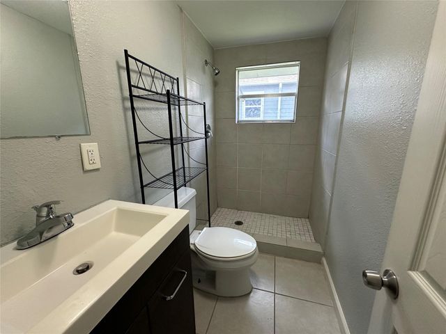 4201 Chapman Street B, Houston, TX 77009