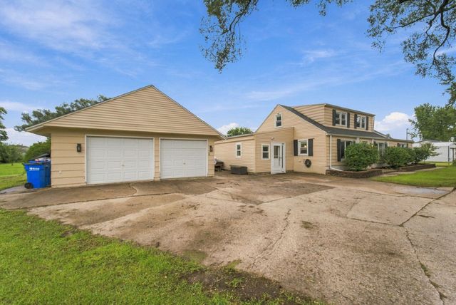126 N Roosevelt Road, Evansdale, IA 50707