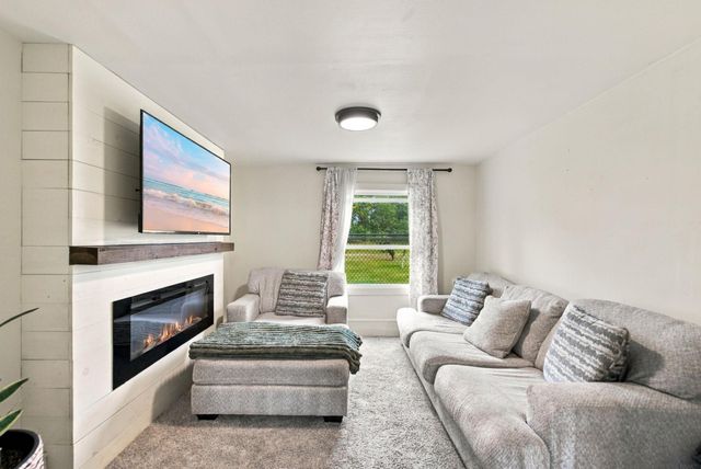 126 N Roosevelt Road, Evansdale, IA 50707