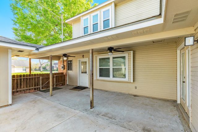 52 S Bachelor Button Street, Lake Jackson, TX 77566