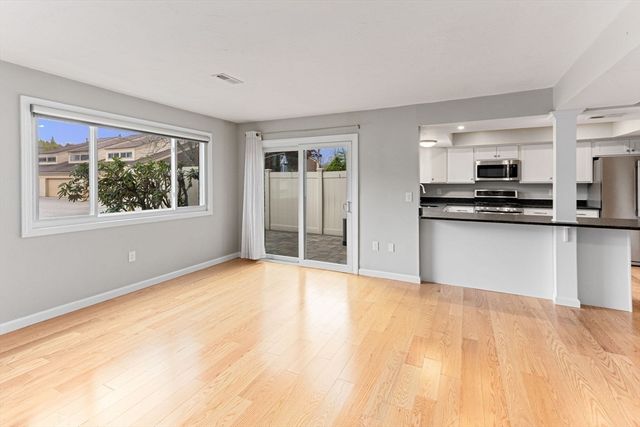 124 Greenbrook Ll 124, Stoughton, MA 02072