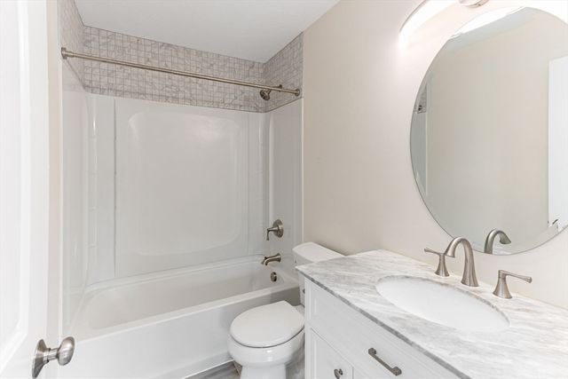 124 Greenbrook Ll 124, Stoughton, MA 02072