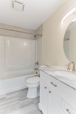 124 Greenbrook Ll 124, Stoughton, MA 02072