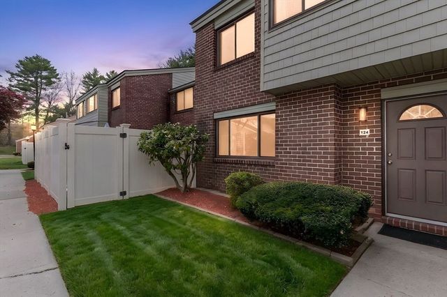 124 Greenbrook Ll 124, Stoughton, MA 02072