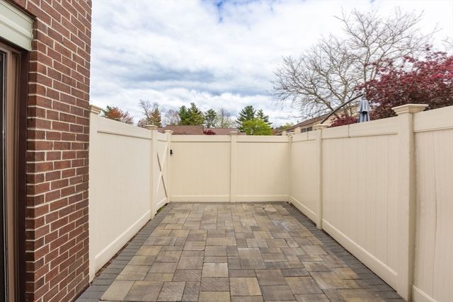 124 Greenbrook Ll 124, Stoughton, MA 02072