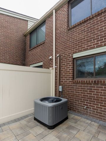 124 Greenbrook Ll 124, Stoughton, MA 02072