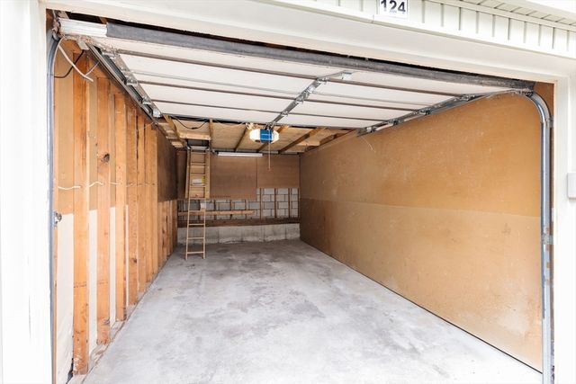 124 Greenbrook Ll 124, Stoughton, MA 02072