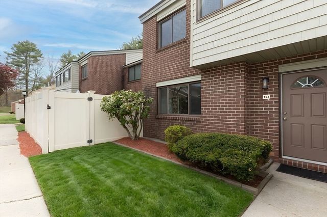 124 Greenbrook Ll 124, Stoughton, MA 02072