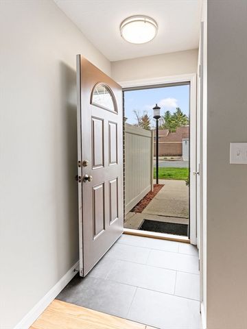 124 Greenbrook Ll 124, Stoughton, MA 02072