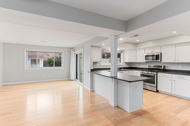 124 Greenbrook Ll 124, Stoughton, MA 02072