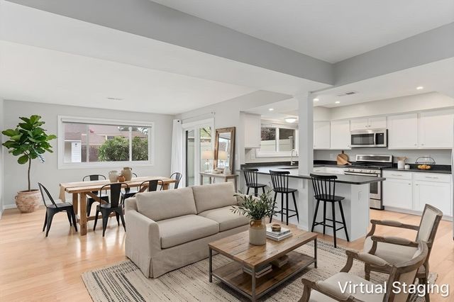 124 Greenbrook Ll 124, Stoughton, MA 02072