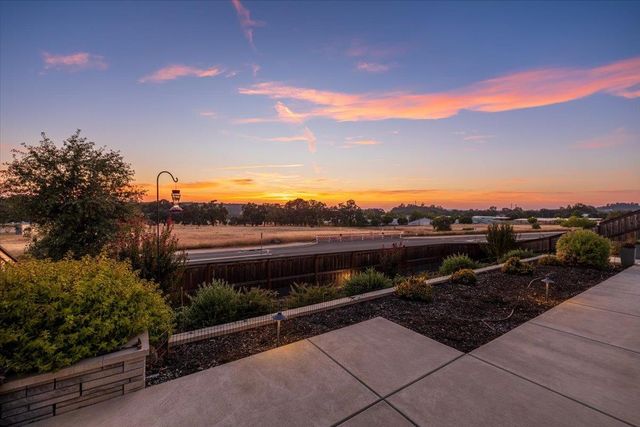 3310 Foxmore Ln, Rescue, CA 95672