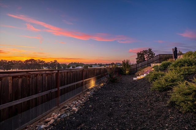3310 Foxmore Ln, Rescue, CA 95672
