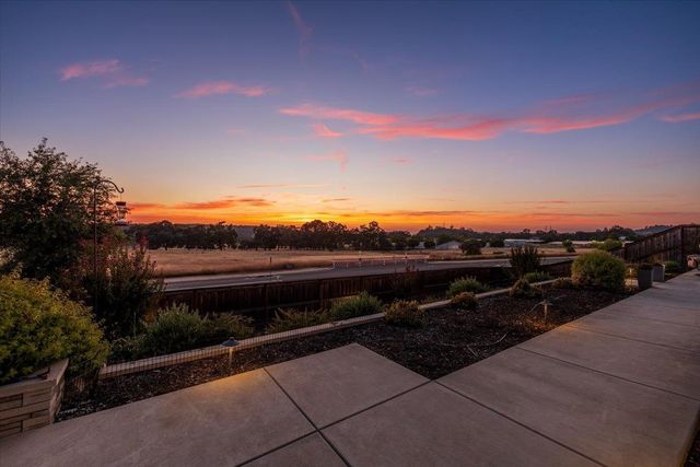 3310 Foxmore Ln, Rescue, CA 95672