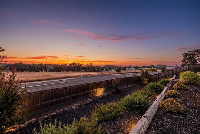 3310 Foxmore Ln, Rescue, CA 95672