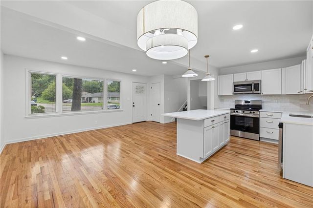 618 Saratoga Place, Lawrence, KS 66046