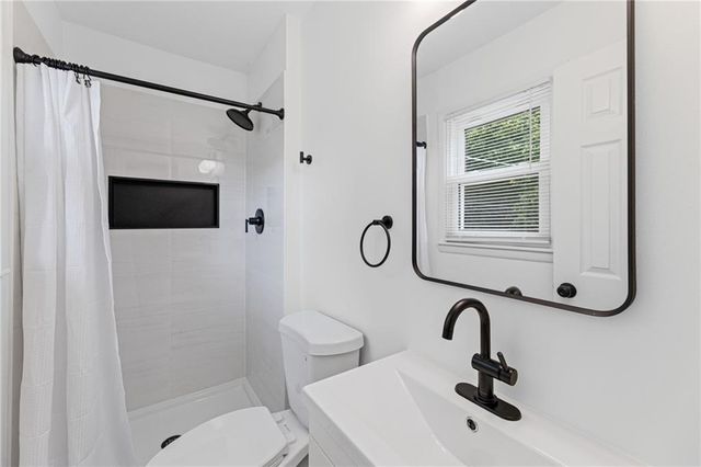 618 Saratoga Place, Lawrence, KS 66046