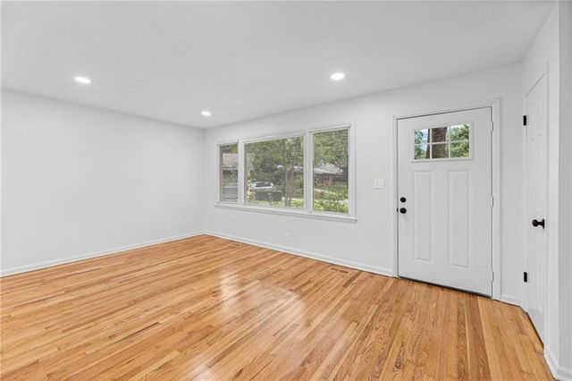 618 Saratoga Place, Lawrence, KS 66046