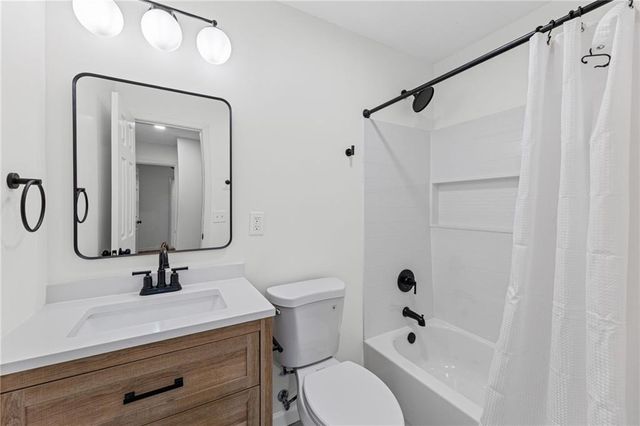 618 Saratoga Place, Lawrence, KS 66046