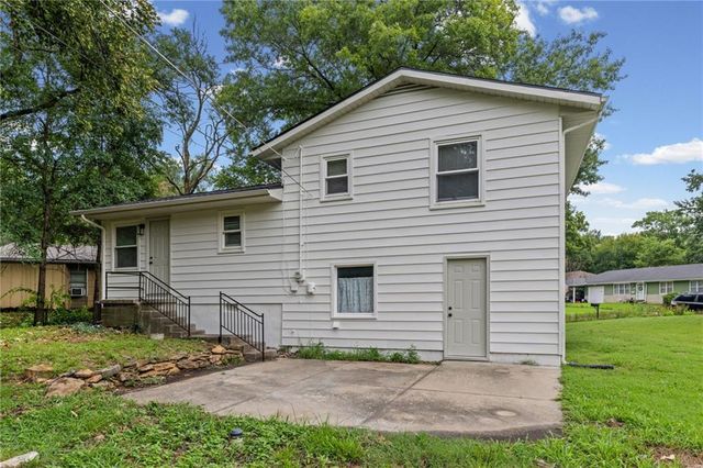618 Saratoga Place, Lawrence, KS 66046