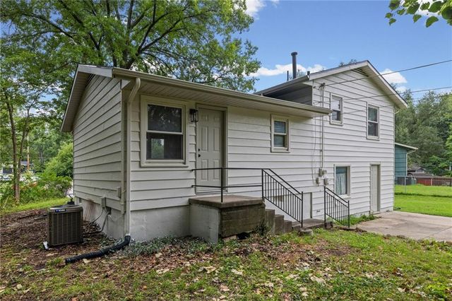 618 Saratoga Place, Lawrence, KS 66046