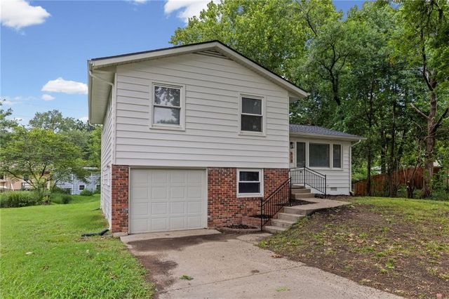 618 Saratoga Place, Lawrence, KS 66046
