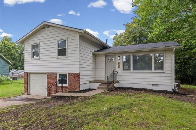618 Saratoga Place, Lawrence, KS 66046