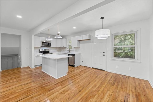 618 Saratoga Place, Lawrence, KS 66046