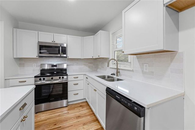 618 Saratoga Place, Lawrence, KS 66046