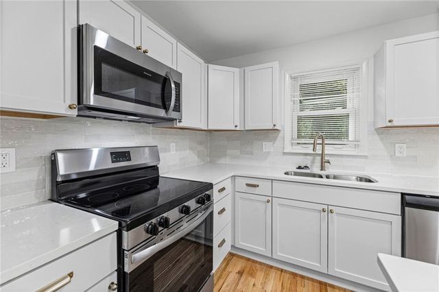 618 Saratoga Place, Lawrence, KS 66046