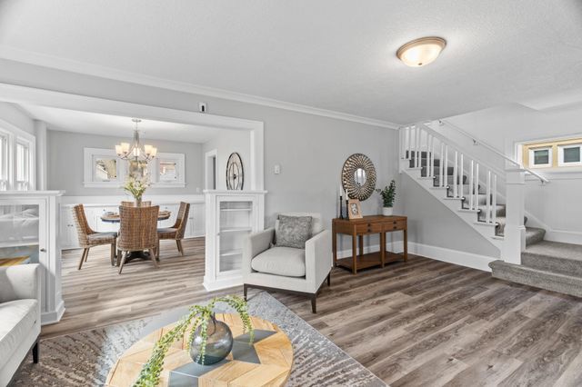 2723 Queen Avenue N, Minneapolis, MN 55411