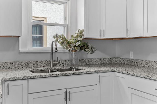 2723 Queen Avenue N, Minneapolis, MN 55411