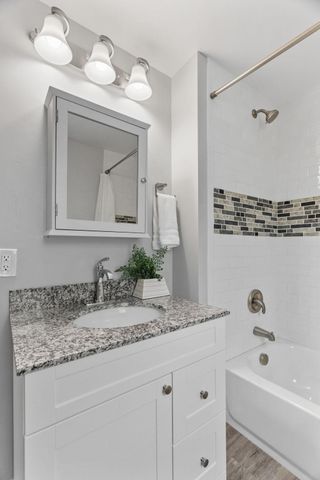 2723 Queen Avenue N, Minneapolis, MN 55411