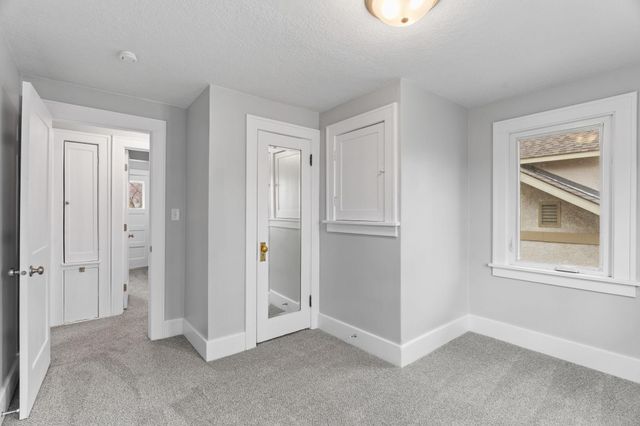 2723 Queen Avenue N, Minneapolis, MN 55411