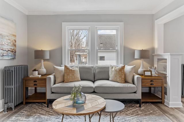 2723 Queen Avenue N, Minneapolis, MN 55411